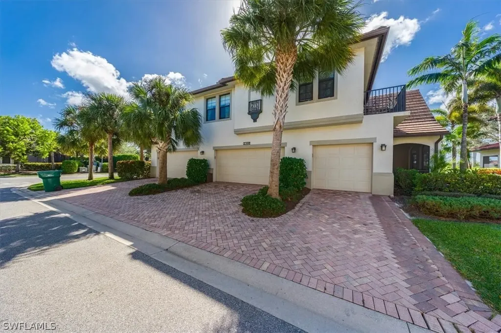 1359 Artesia Drive E Naples FL 34113