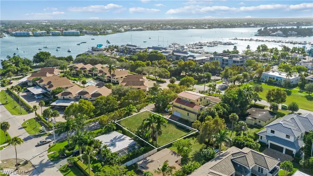 1140 8th Street S Naples FL 34102