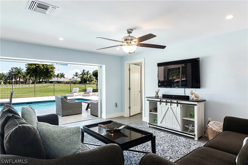 595 Wedge Drive Naples FL 34103