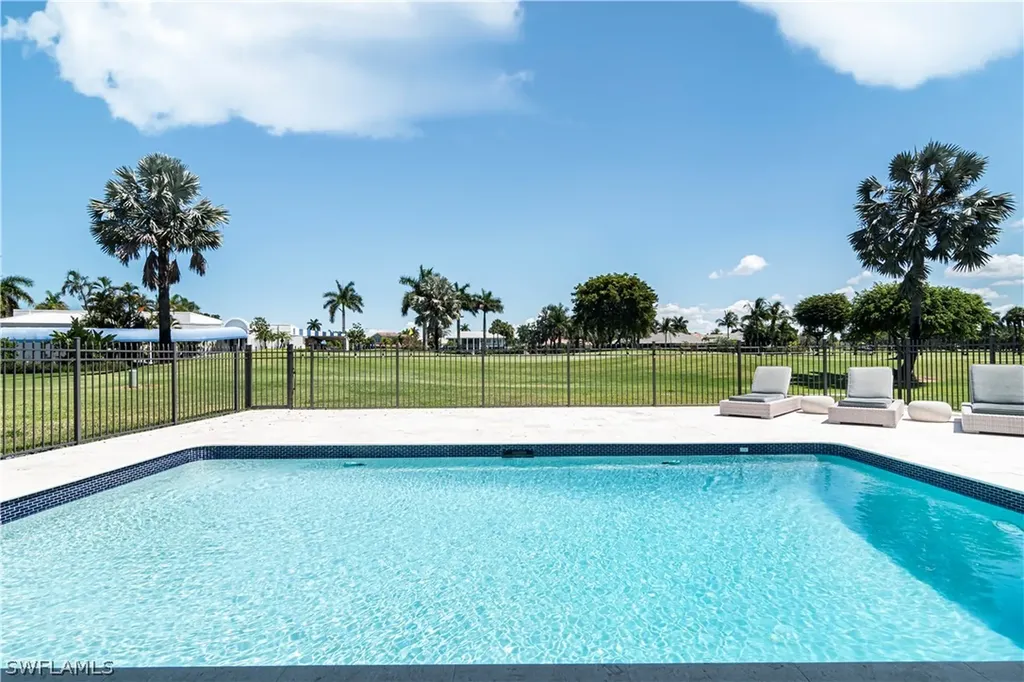 595 Wedge Drive Naples FL 34103
