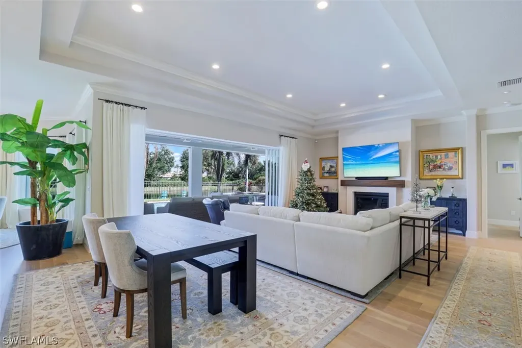 1034 Spanish Moss Trail Naples FL 34108