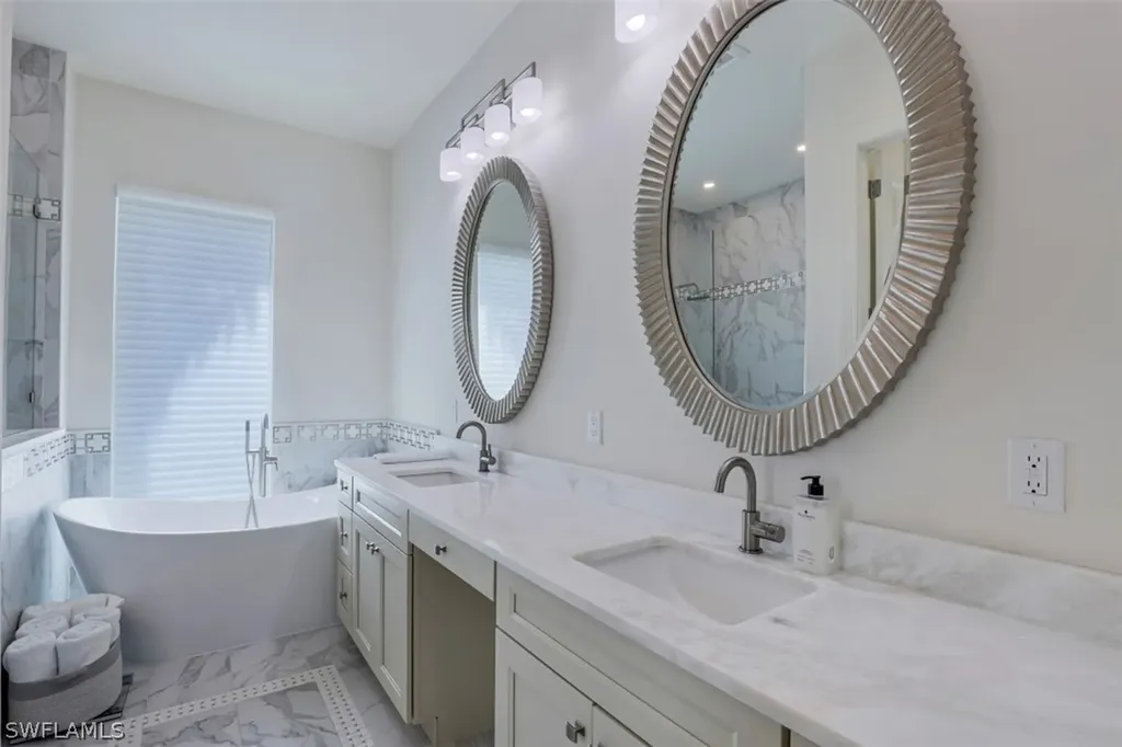 1034 Spanish Moss Trail Naples FL 34108