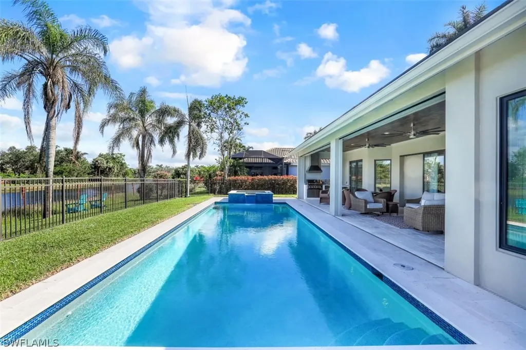1034 Spanish Moss Trail Naples FL 34108