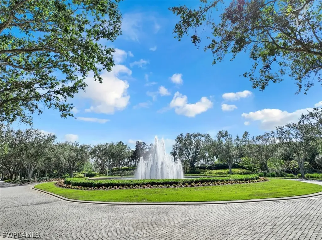 1034 Spanish Moss Trail Naples FL 34108