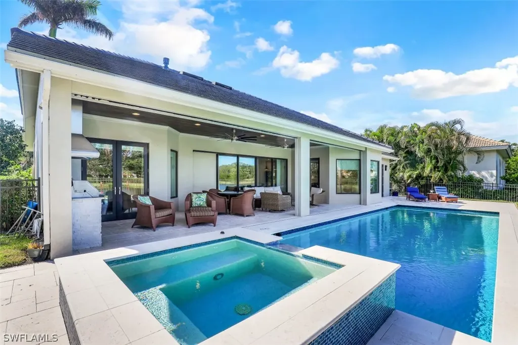 1034 Spanish Moss Trail Naples FL 34108
