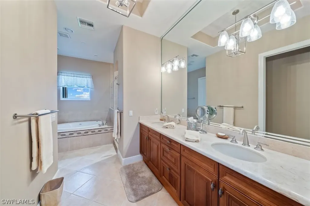 566 Avellino Isle Circle Naples FL 34119