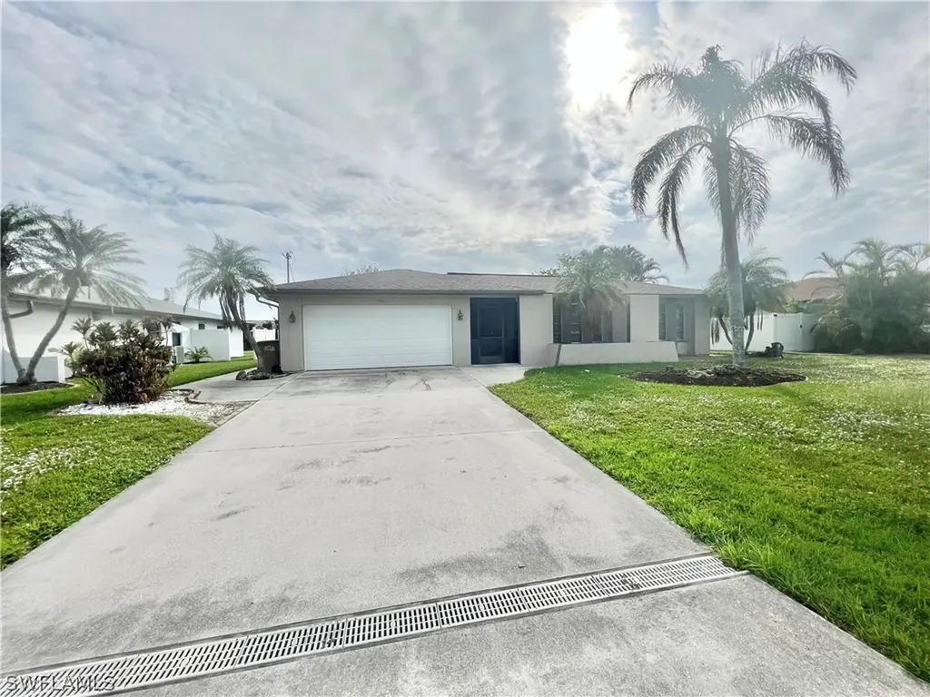546 SE 33rd Terrace Cape Coral FL 33904