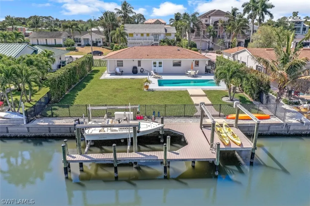 Bonita Springs FL, 207 6TH Street