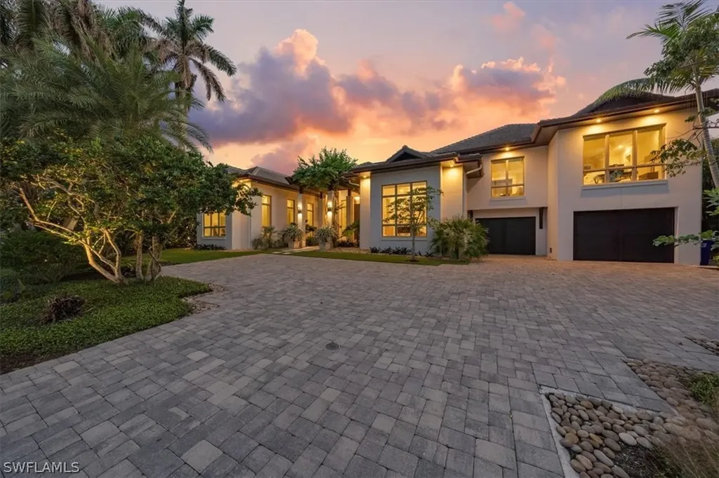 Naples FL, 800 17TH Avenue S