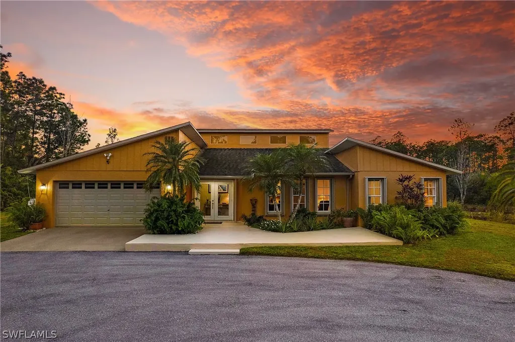 3920 6th Avenue NE Naples FL 34120