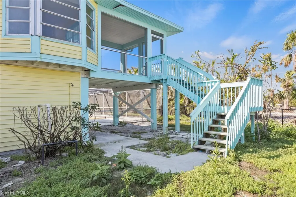221 Robinwood Circle Sanibel FL 33957