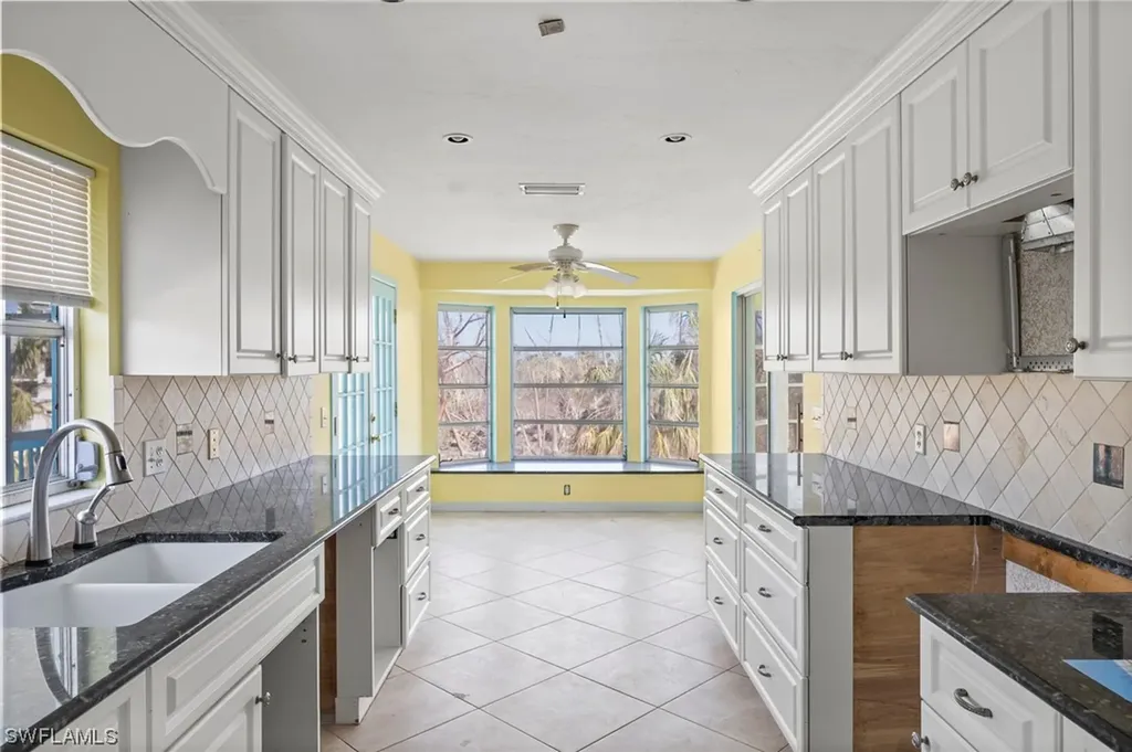 221 Robinwood Circle Sanibel FL 33957