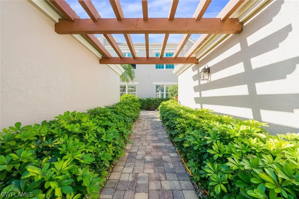 5677 Heron Lane Naples FL 34110