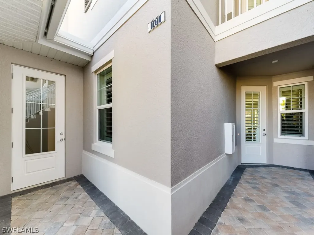 232 Indies Drive E Naples FL 34114