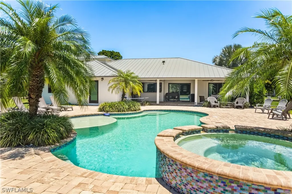 9651 Winterview Drive Naples FL 34109