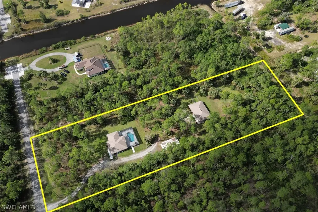 Naples FL, 3995 8TH Avenue NE