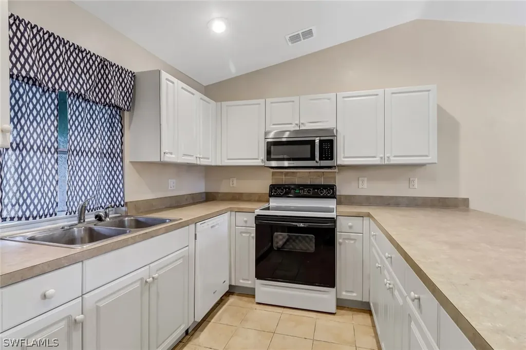 3995 8th Avenue NE Naples FL 34120