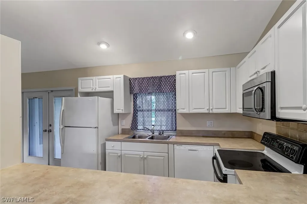 3995 8th Avenue NE Naples FL 34120