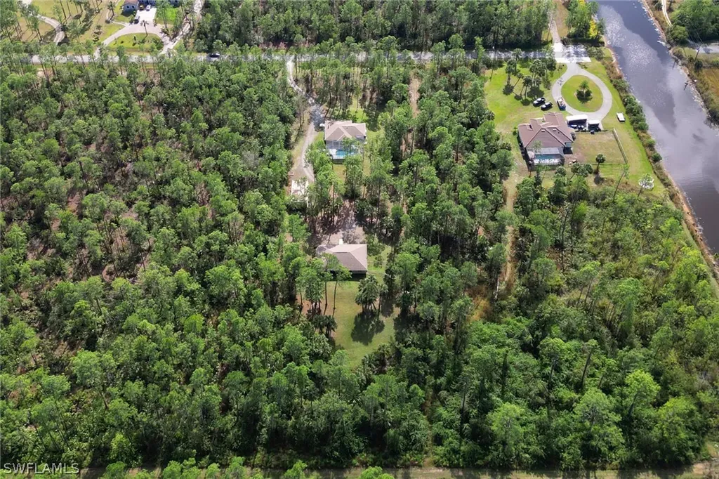3995 8th Avenue NE Naples FL 34120