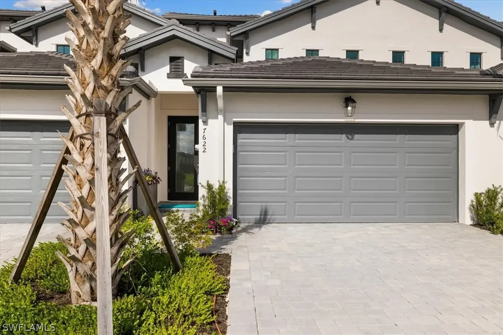 7622 Rockefeller Drive Naples FL 34119