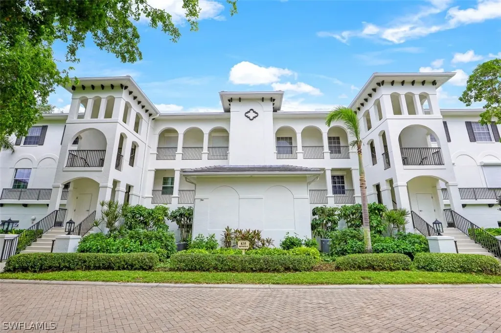 835 Bentwater Circle Naples FL 34108