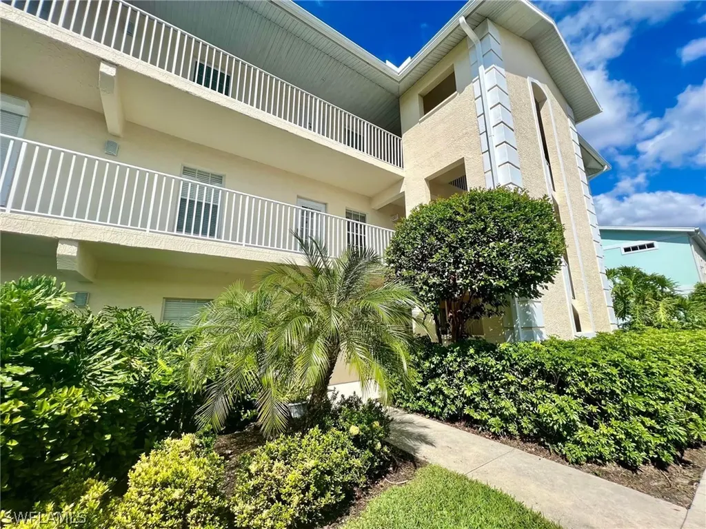 3245 Cypress Glen Way Naples FL 34109