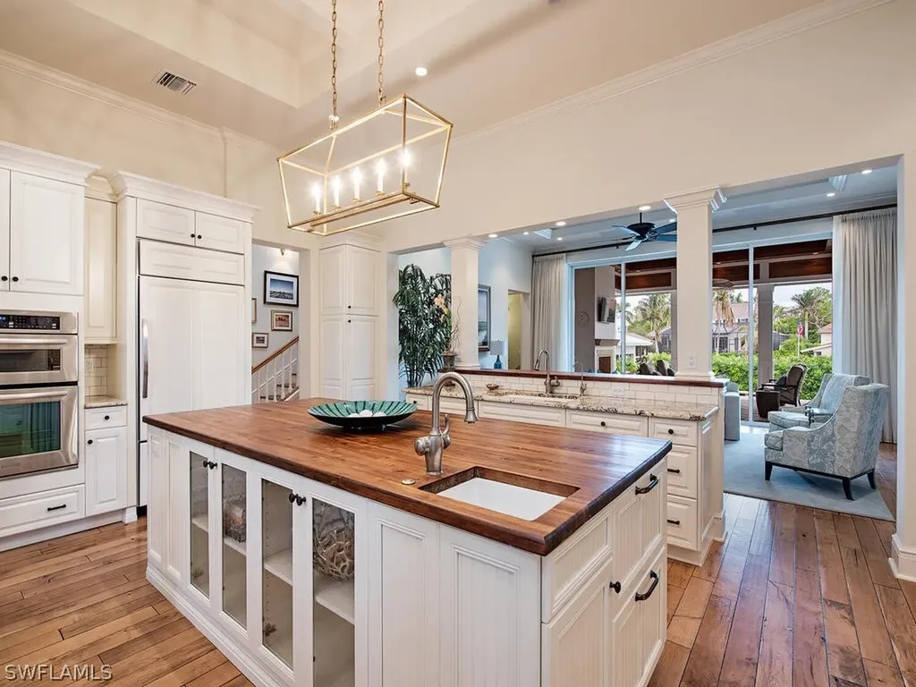 1925 7th Street S Naples FL 34102