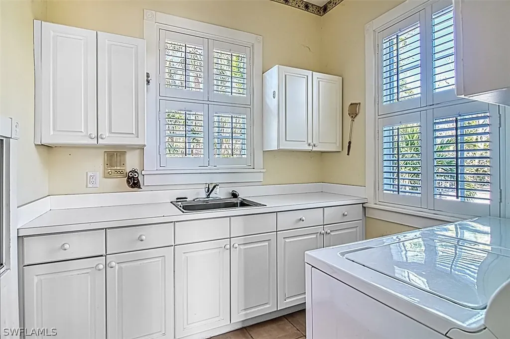 1036 Whisperwood Way Sanibel FL 33957