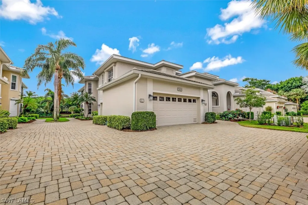 Naples FL, 1926 Seville Boulevard, Unit 2011