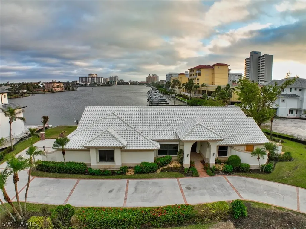 128 Bayview Avenue Naples FL 34108