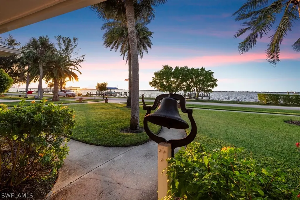 6009 W Riverside Drive Fort Myers FL 33919