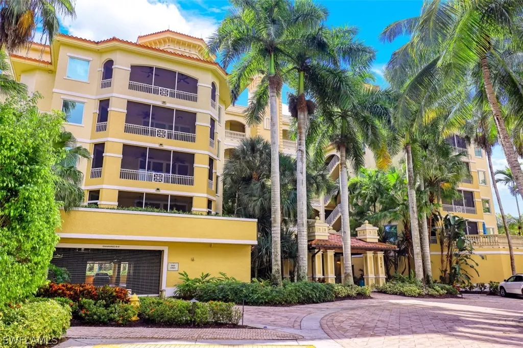 2748 Tiburon Boulevard E Naples FL 34109