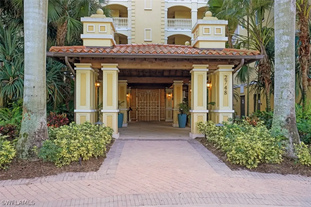 2748 Tiburon Boulevard E Naples FL 34109