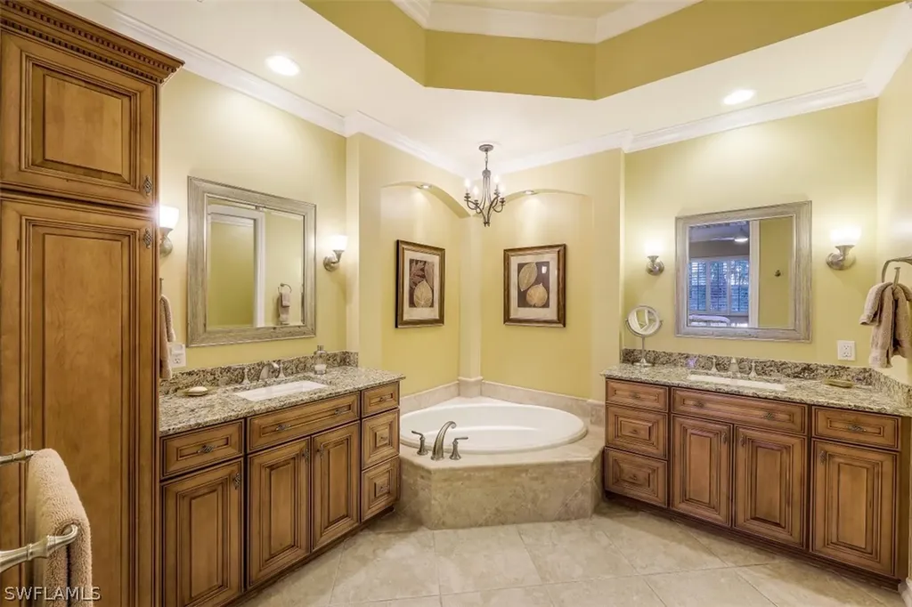 830 Sailaway Lane Naples FL 34108