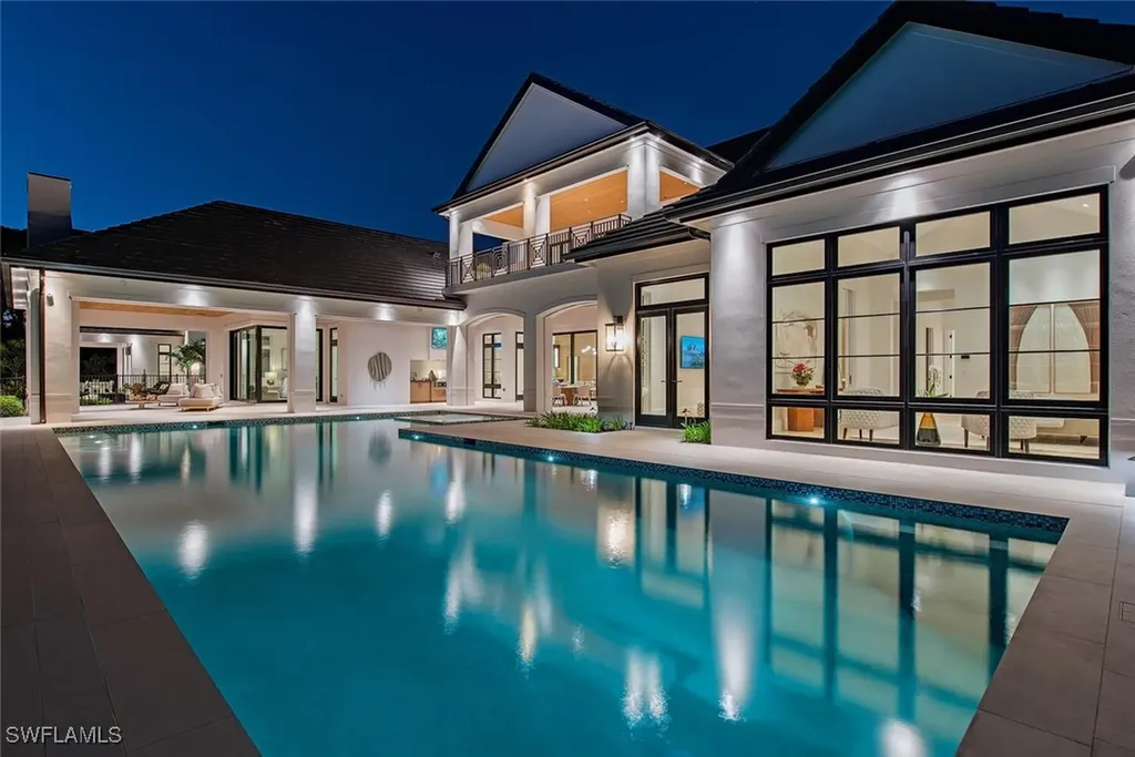 Naples FL, 117 West Street