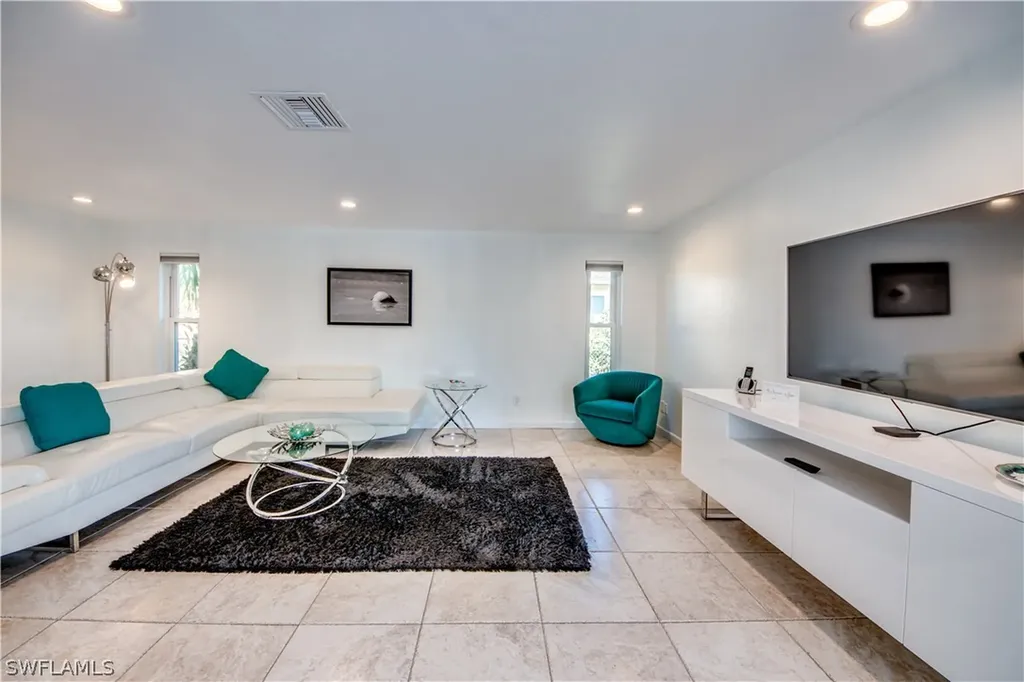 4113 SE 9th Court Cape Coral FL 33904