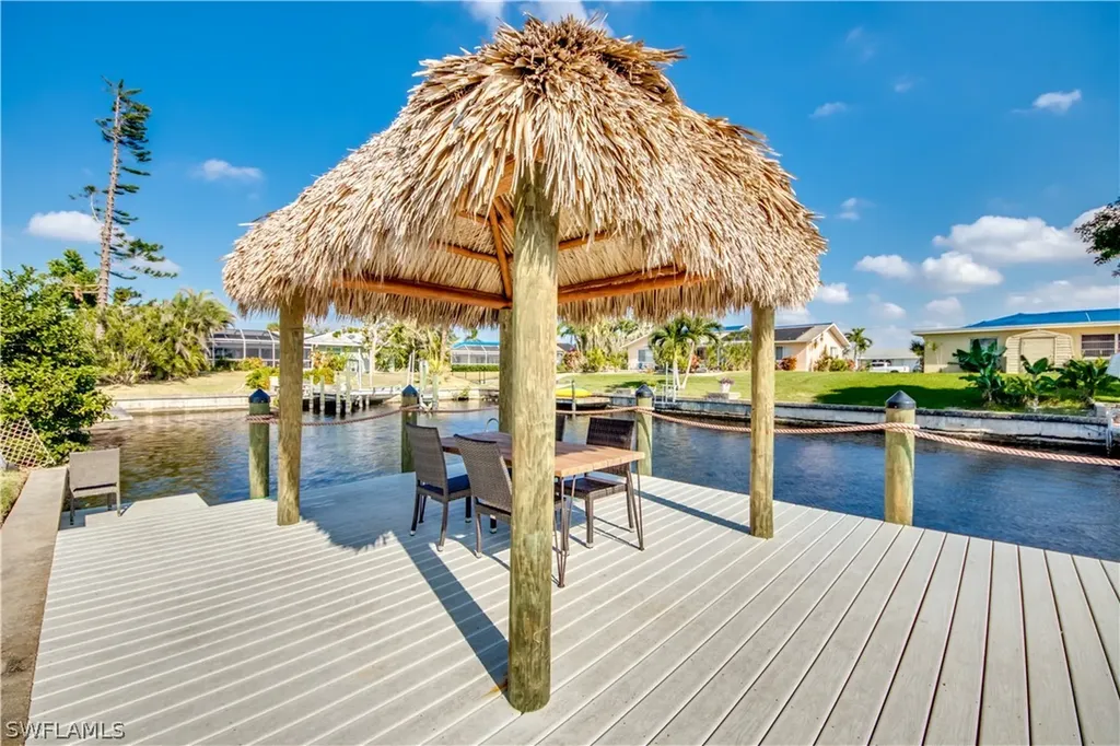 4113 SE 9th Court Cape Coral FL 33904