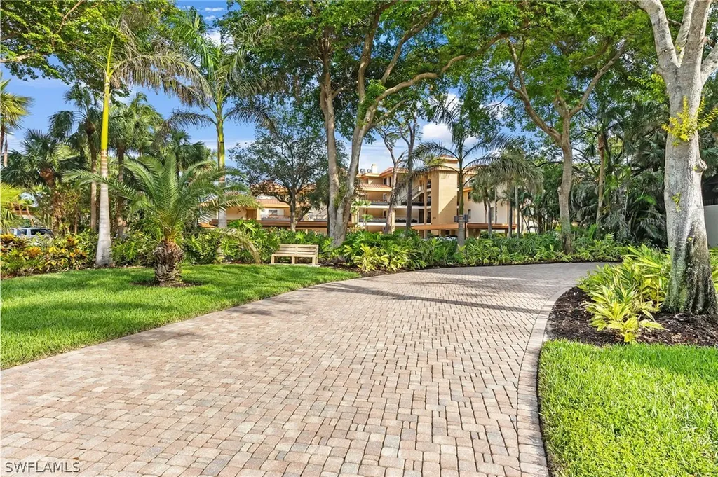 6520 Valen Way Naples FL 34108