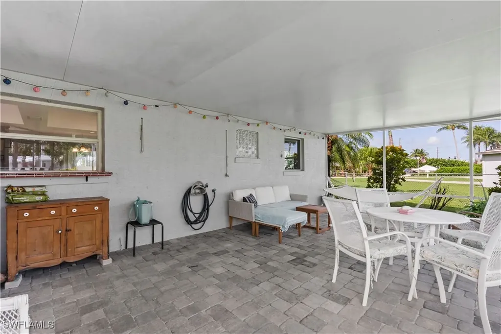 9948 Almetta Avenue Fort Myers FL 33919