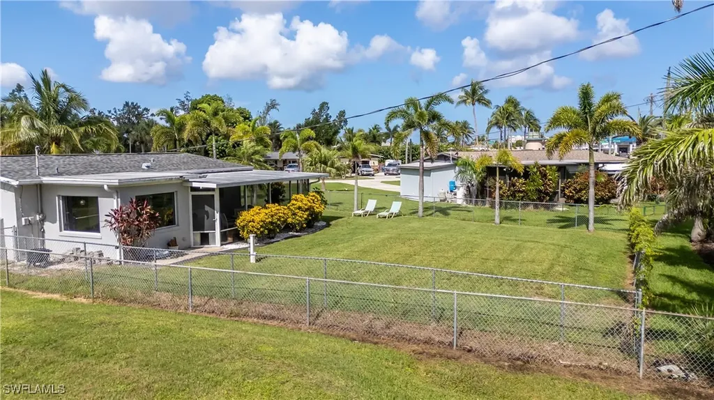 9948 Almetta Avenue Fort Myers FL 33919