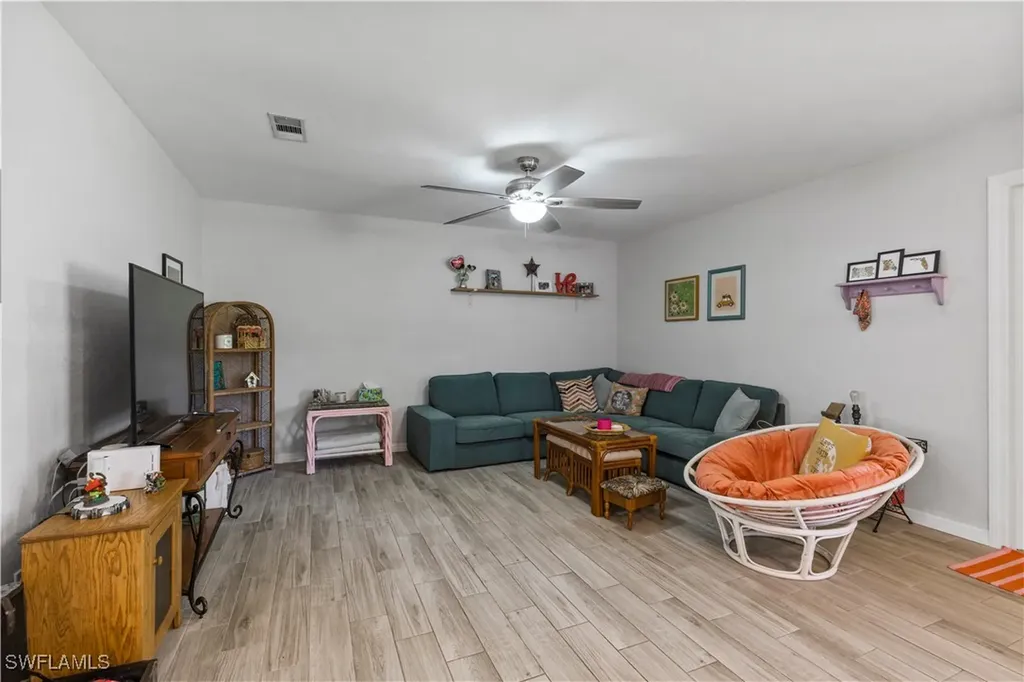 9948 Almetta Avenue Fort Myers FL 33919