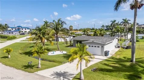 9948 Almetta Avenue Fort Myers FL 33919