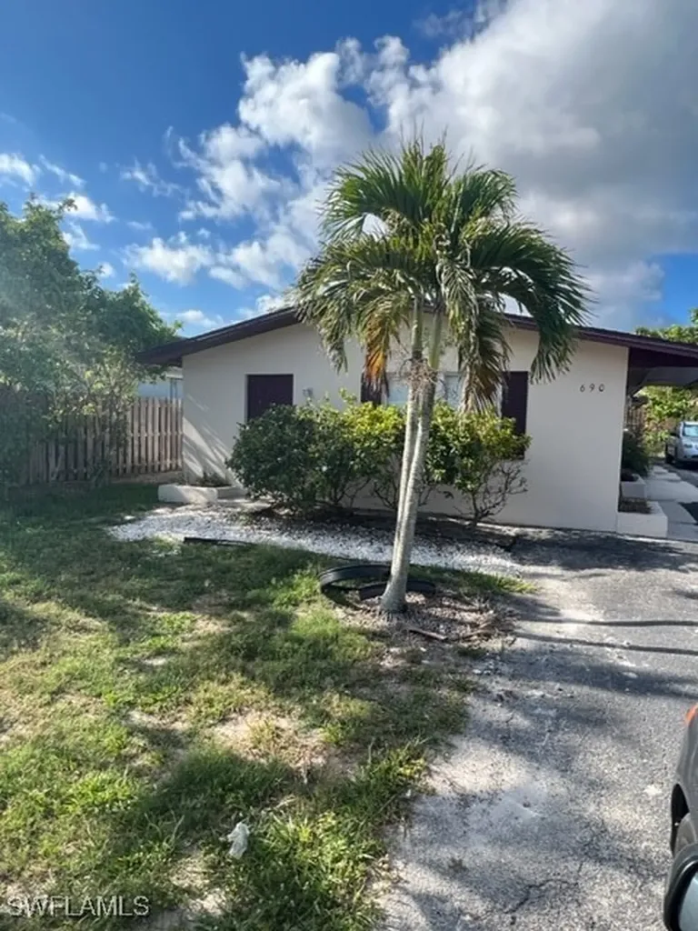 690 109th Avenue N Naples FL 34108