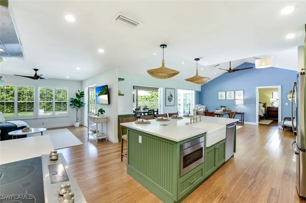 2319 Queens Way Naples FL 34112