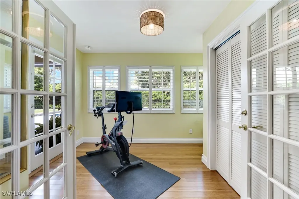 2319 Queens Way Naples FL 34112