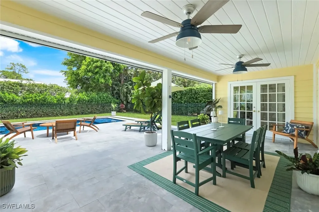 2319 Queens Way Naples FL 34112