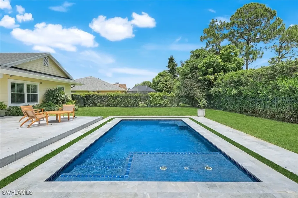 2319 Queens Way Naples FL 34112
