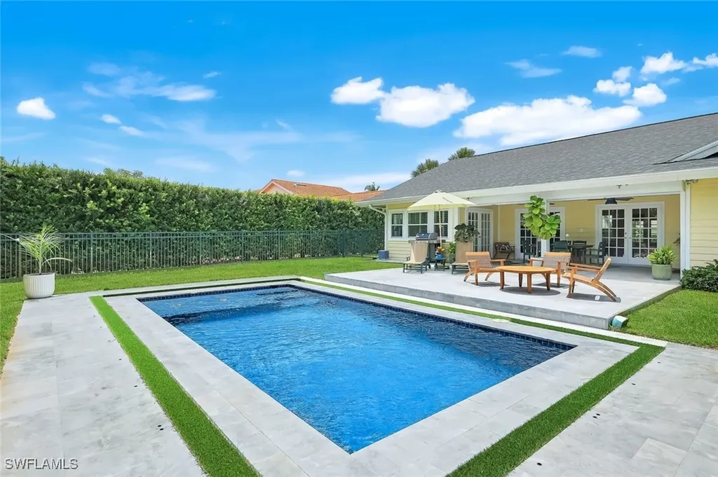 2319 Queens Way Naples FL 34112