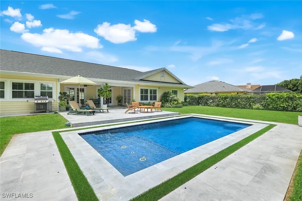 2319 Queens Way Naples FL 34112
