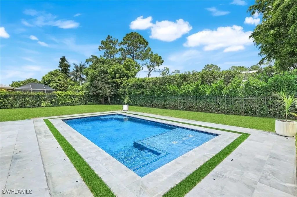 2319 Queens Way Naples FL 34112